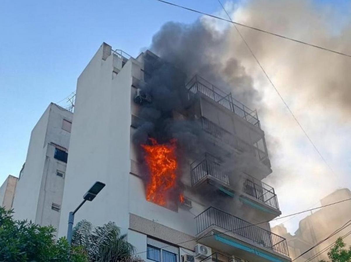 FOTO: Incendio en un edificio de Flores deja dos muertos y varios heridos    