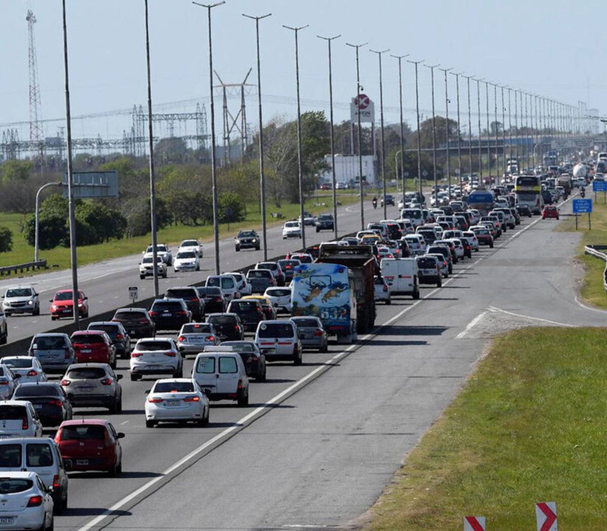 Protestas en Mar del Plata generan caos en la Ruta 2 durante el regreso turístico