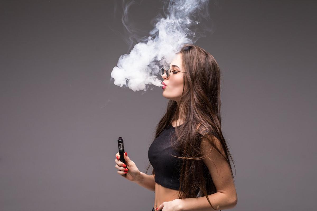 Nueva normativa obliga a advertencias de salud en vapeadores y cigarrillos electrónicos