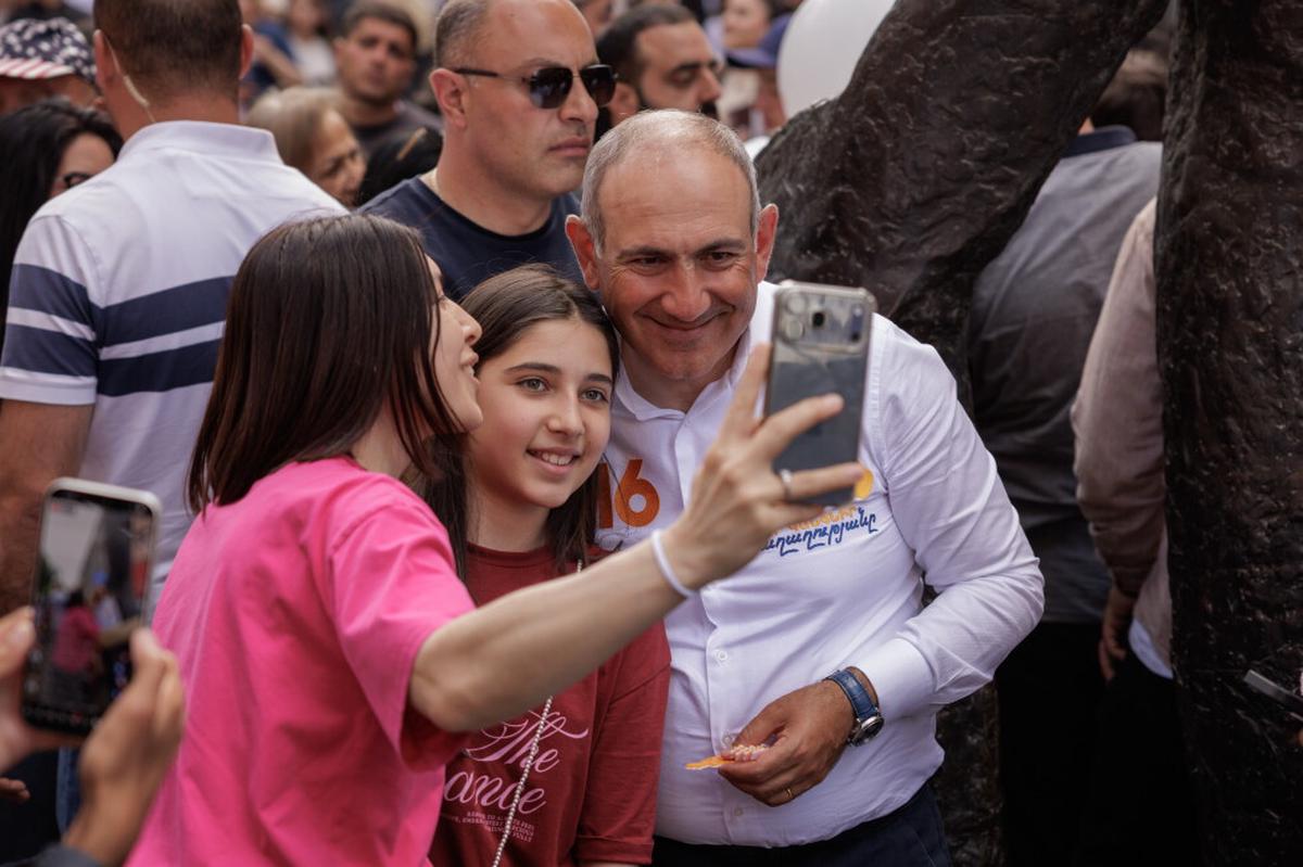 Los armenios votan bajo una presión rusa que intenta evitar un giro hacia Occidente
