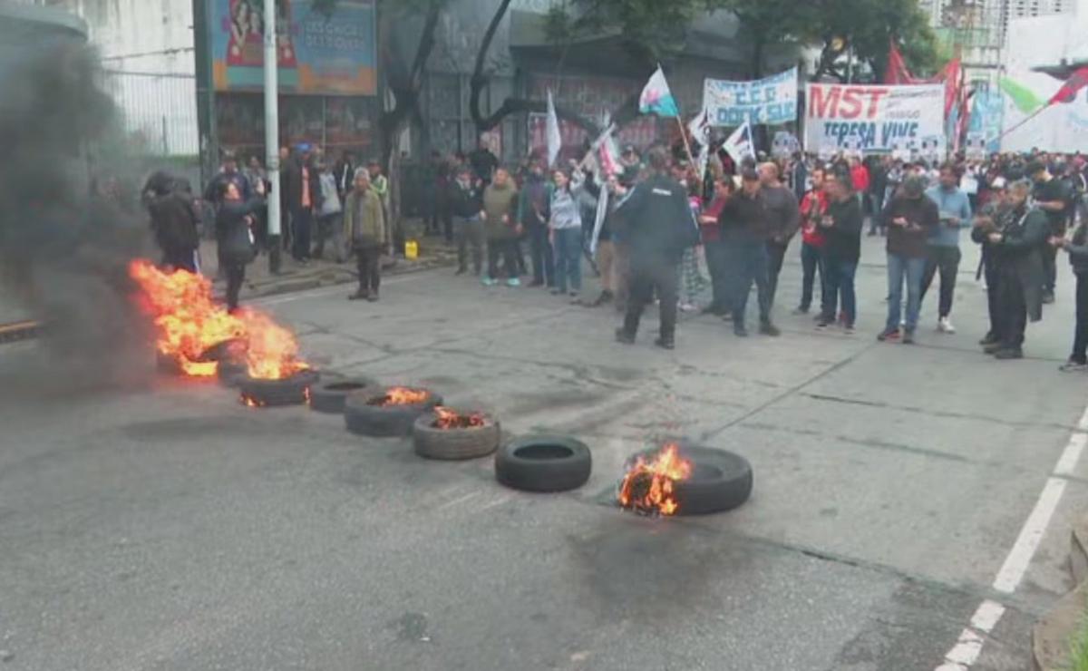 Piqueteros cortan Puente Pueyrredón y otros accesos (Foto: TN)