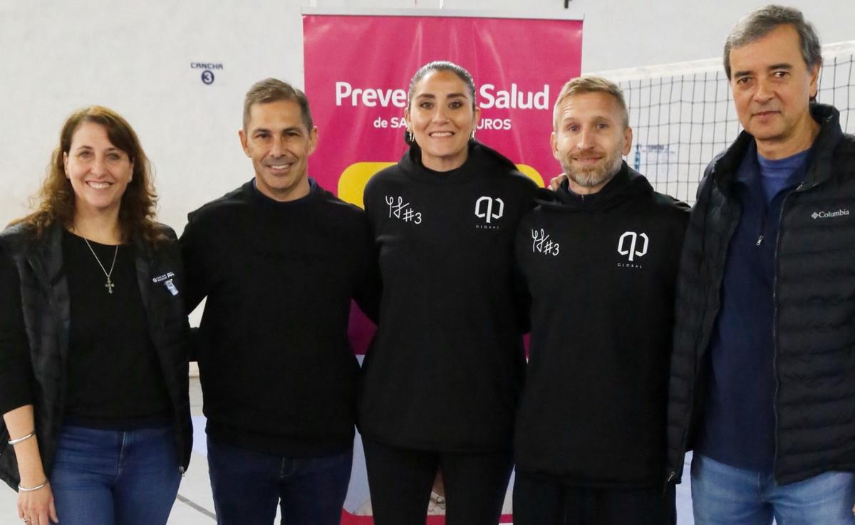 Yas Nizetich con autoridades de Prevención Salud y Sancor Seguros