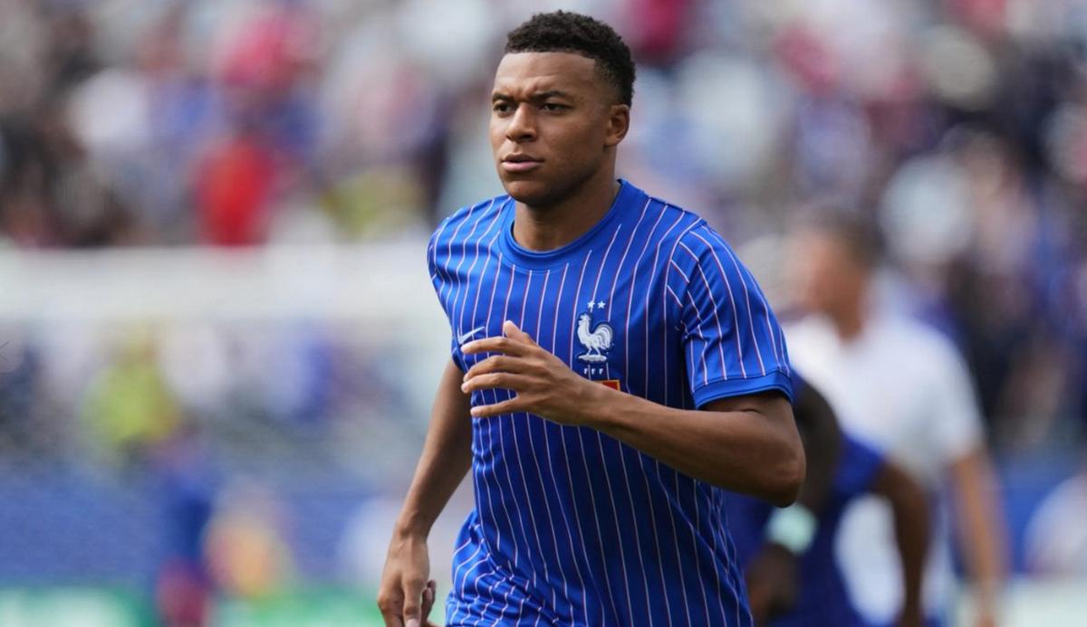 Mbappé, en el calentamiento previo (Foto: AP/Stephanie Scarbrough)