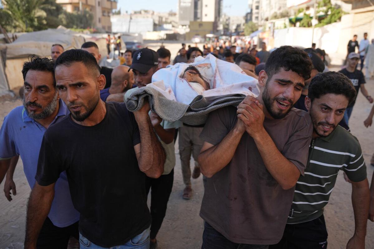 Ataque israelí contra civiles en funeral en Gaza mata a 7 y hiere a 22, afirma hospital