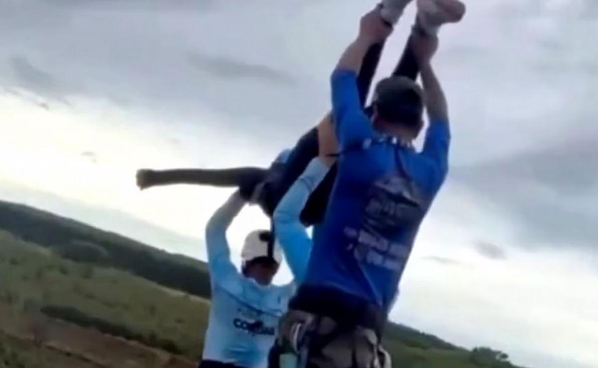 Una joven falleció en Brasil tras un salto sin seguridad desde 40 metros.