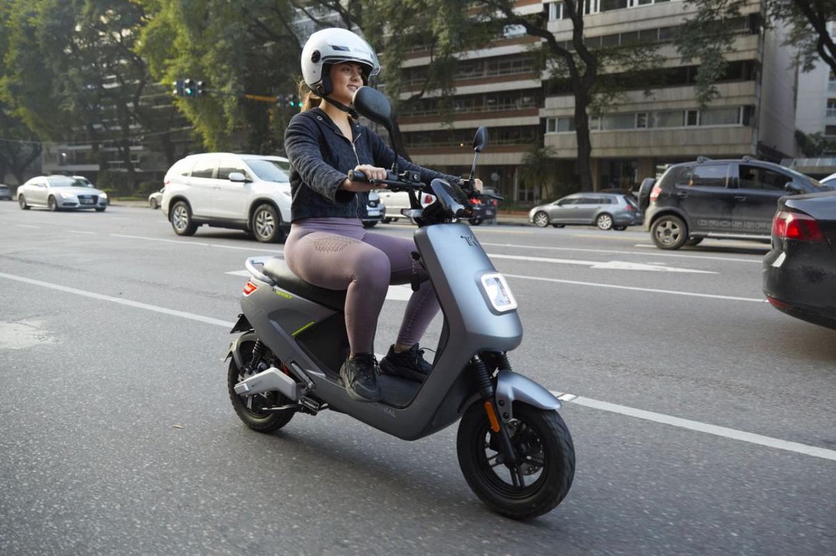 FOTO: Maipú incorpora motos eléctricas a su cartera comercial