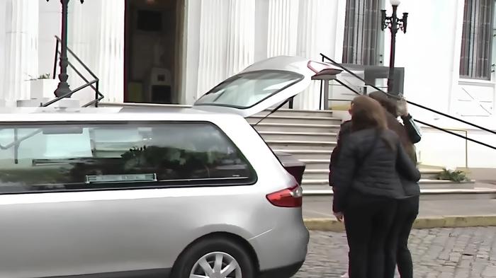 Emotiva despedida a Antonio Grimau en el crematorio de Chacarita: familiares y amigos presentes