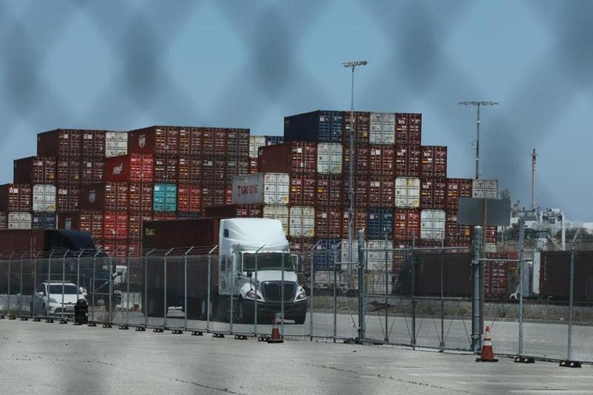 El gobernador de California exige un reembolso tras el fallo de la Corte Suprema por los aranceles de Trump.