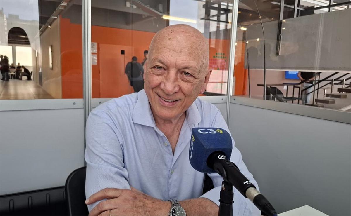 Antonio Bonfatti, ex gobernador de Santa Fe, con Cadena 3 en la Feria de Libro.
