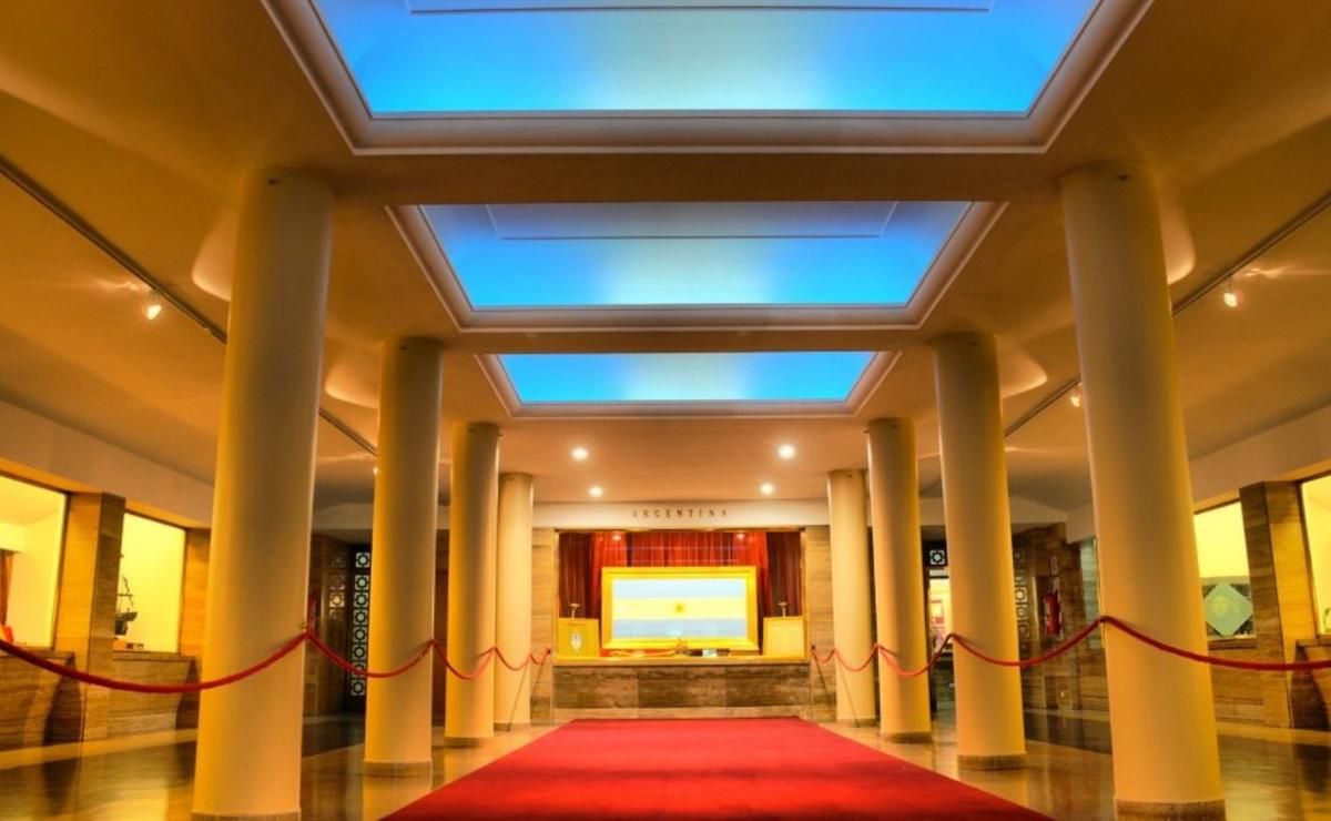 Continua la restauración patrimonial del Monumento a la Bandera.