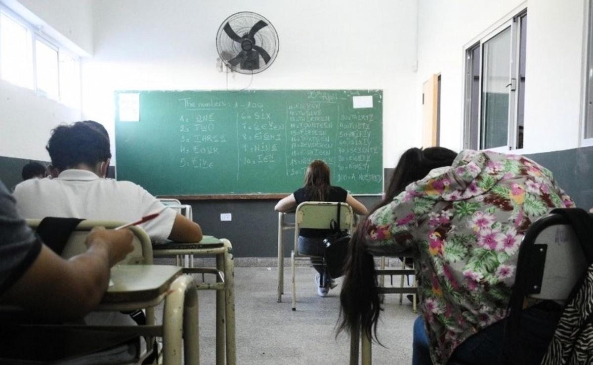 Mendoza establece un sistema de control parental de asistencia de docentes.