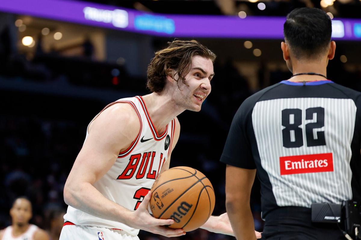 Josh Giddey anota 26 puntos, Bulls vencen a Hornets por 129-126 y rompen racha de 7 derrotas