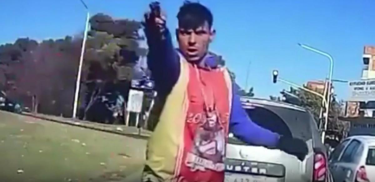 Una mujer esquiva un robo en La Matanza mientras esperaba en un semáforo
