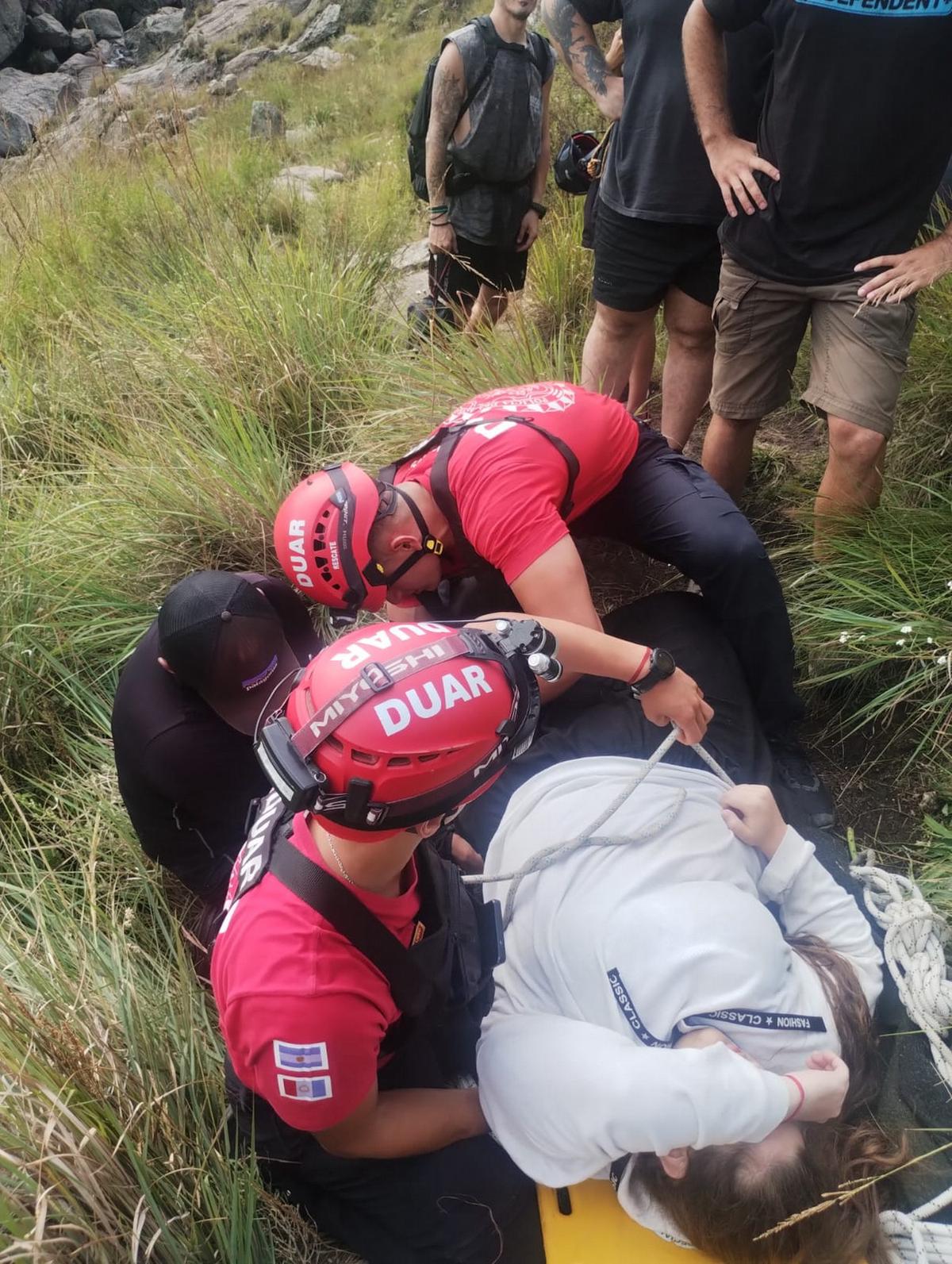 Rescataron a una joven descompensada en una zona agreste sobre la Ruta E-34.