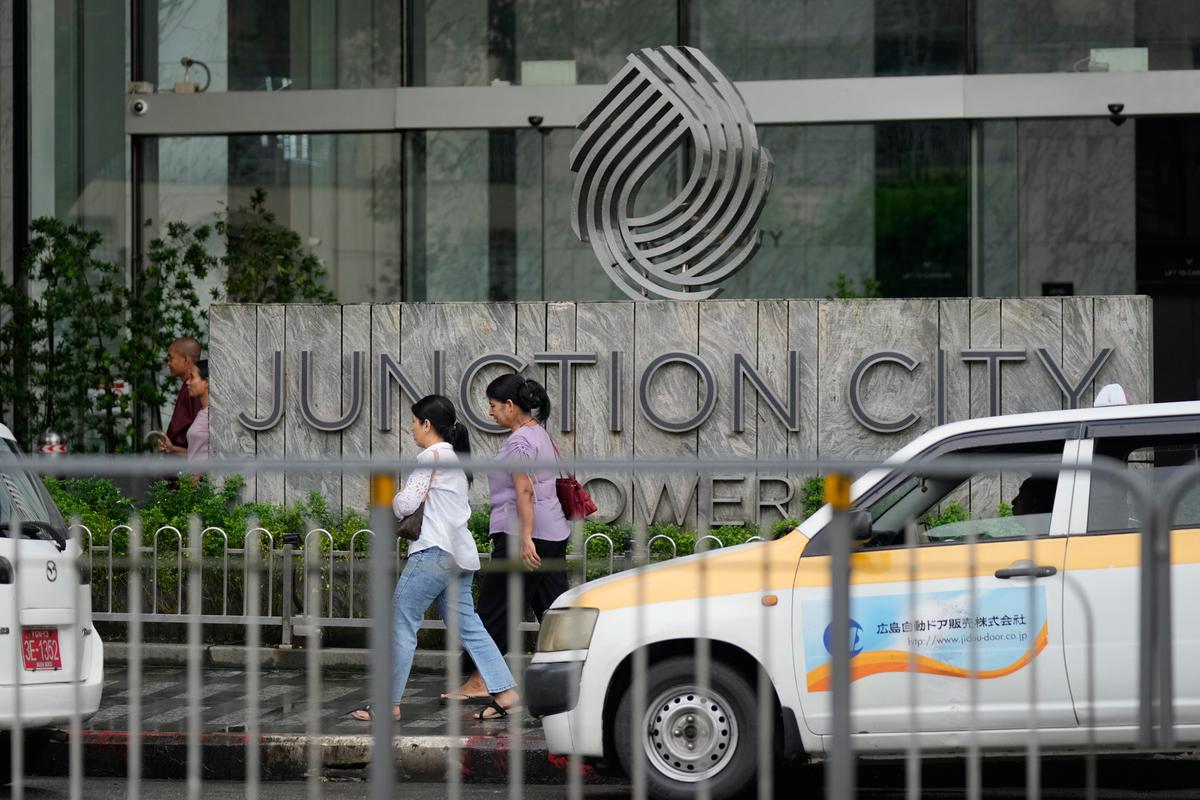 Ejecutivo australiano en Myanmar, acusado de malversación financiera, es excarcelado