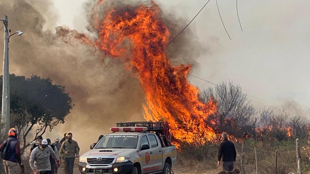 FOTO: Los incendios dejan un panorama dantesco en Punilla.