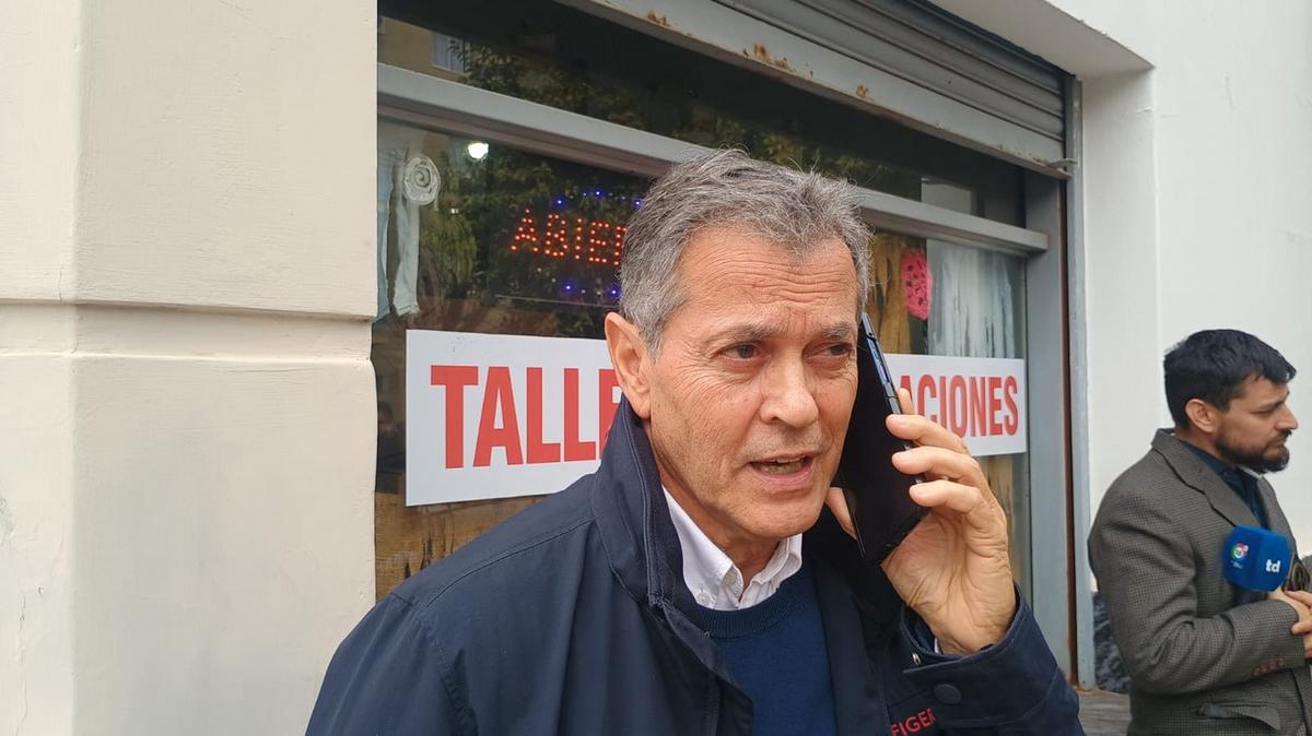 El fiscal Raúl Garzón en el domicilio de Barrelier.