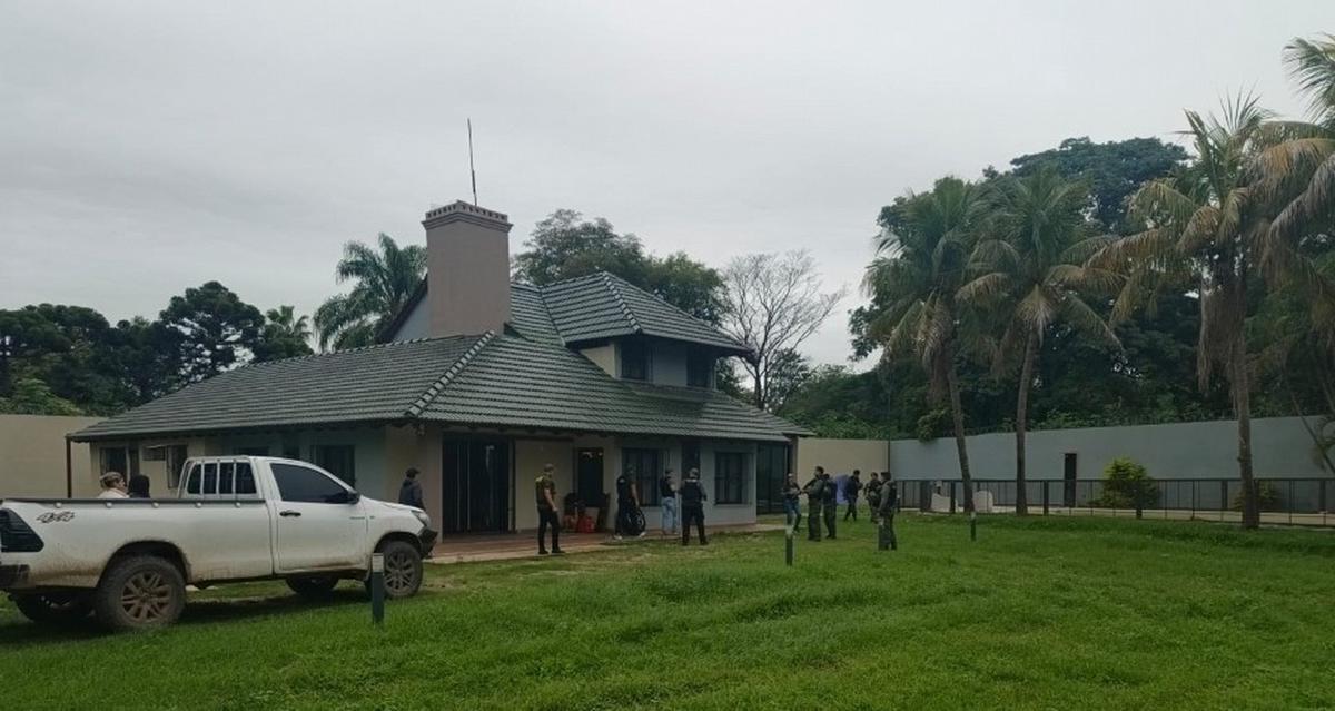 Estaba imputado por contrabando y asociación ilícita intentó sobornar a un auxiliar.