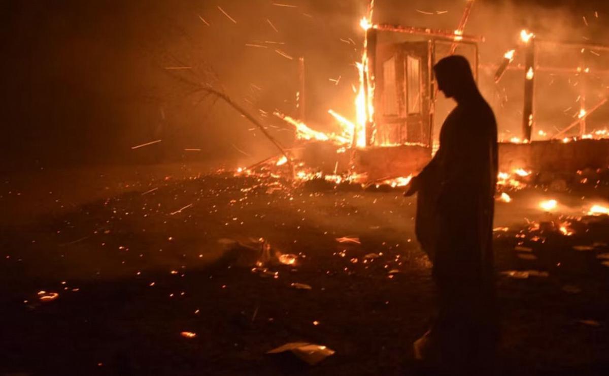 FOTO: La estatuilla de la Virgen en los incendios en Córdoba.