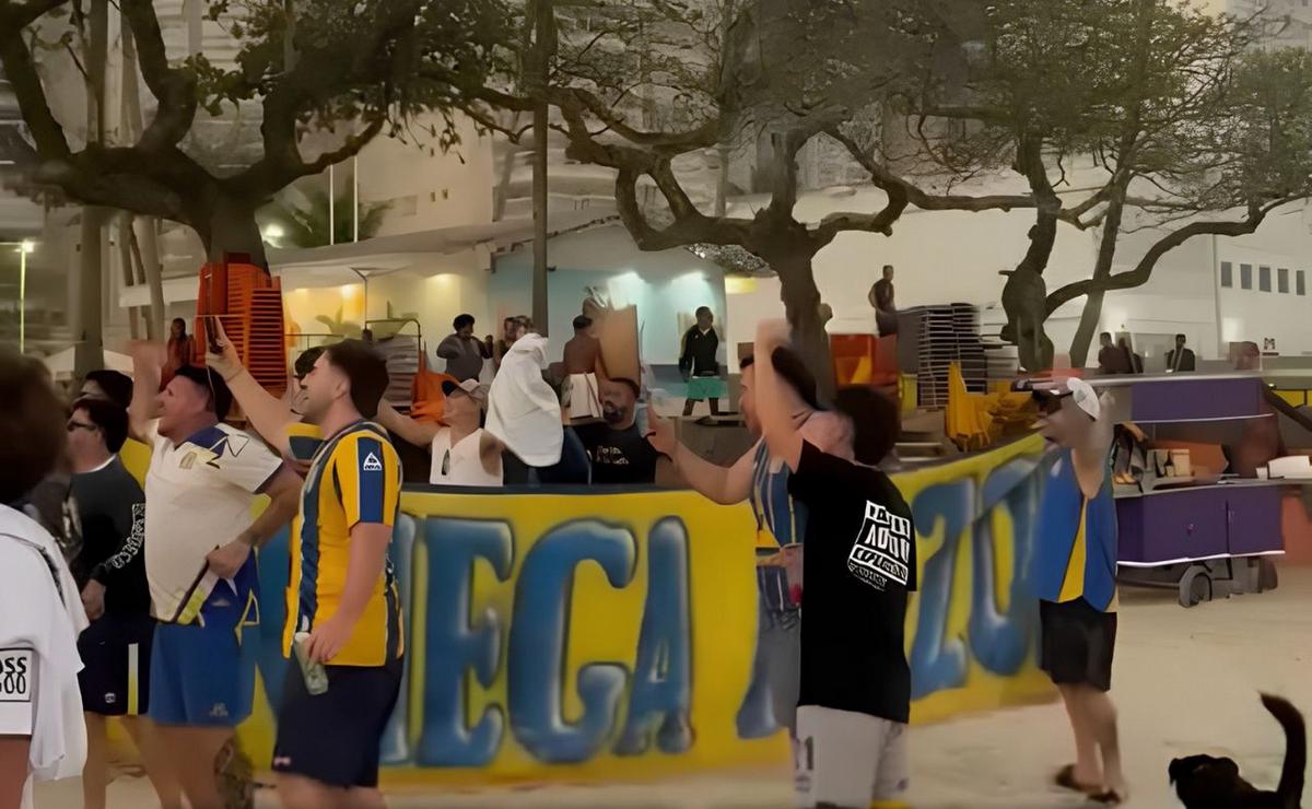 Los primeros hinchas de Rosario Central ya llegaron a Brasil.