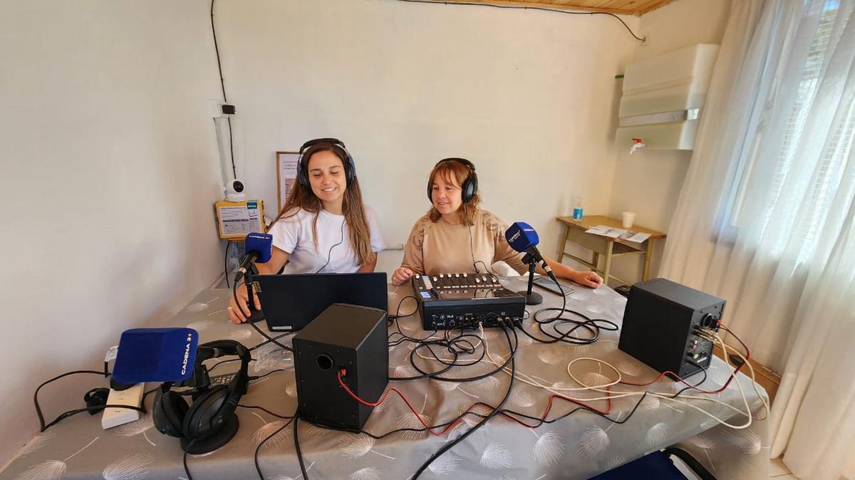 FOTO: Entregaron los equipos a la escuela ganadora de 