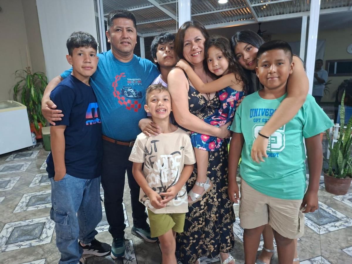 Alejandro Miranda comparte su conmovedora experiencia al adoptar seis hijos