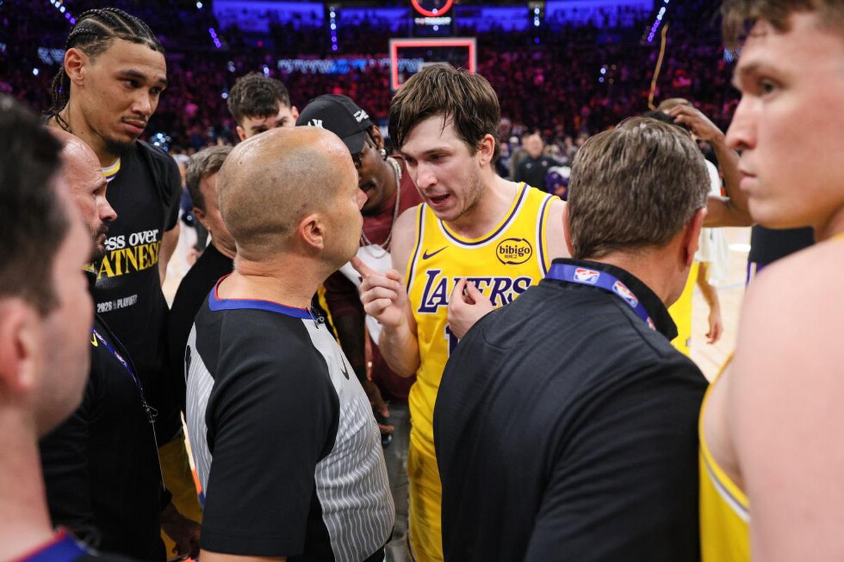 Las faltas señaladas aumentan en los playoffs de la NBA. La historia dice que es normal