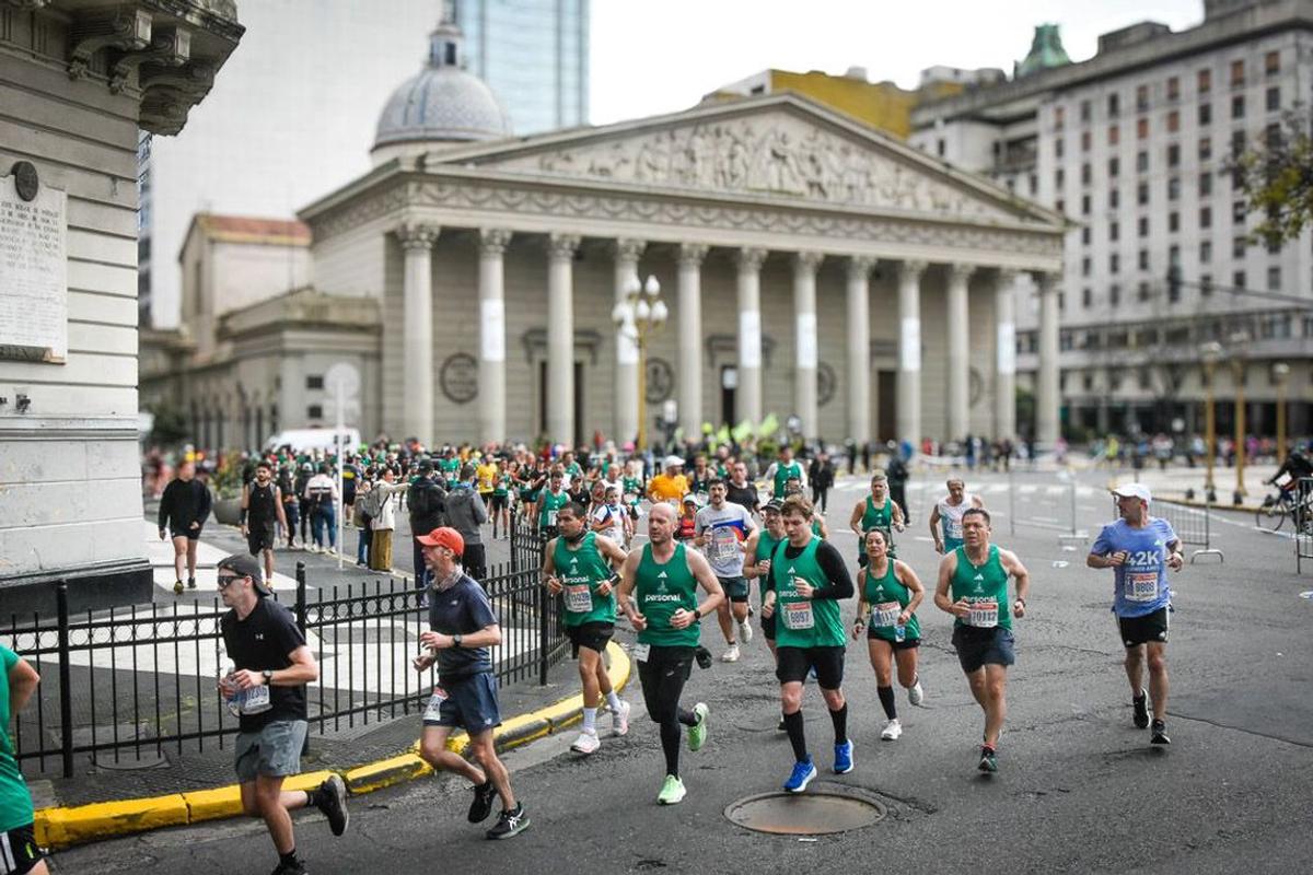 Las calles porteñas viven una nueva maratón.