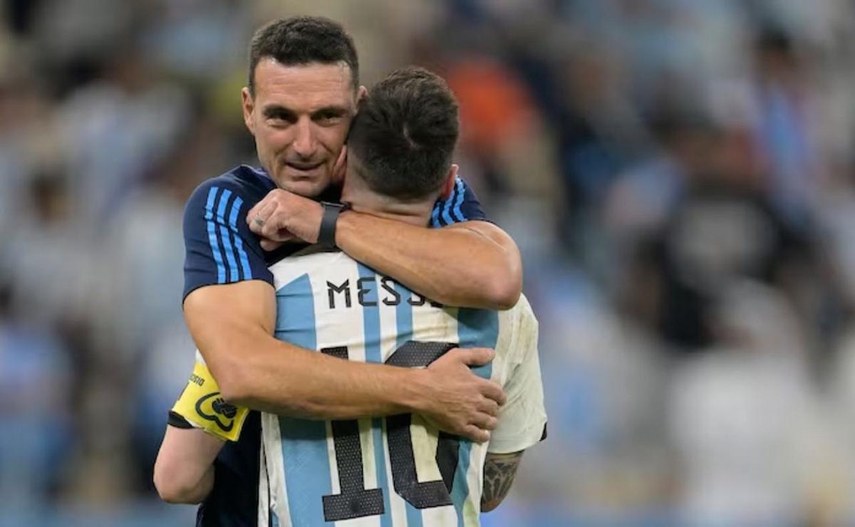 Lionel Scaloni y Messi.