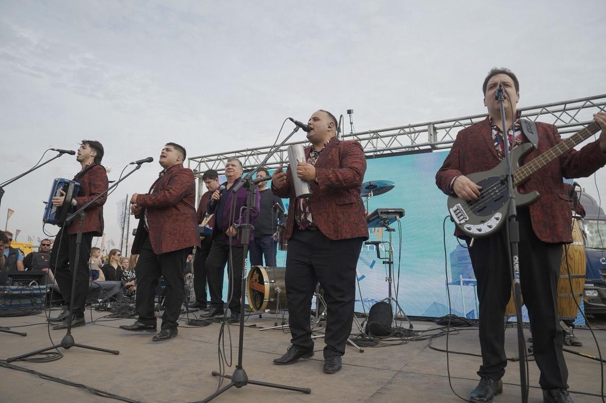 Los Palmeras hicieron bailar a toda Agroactiva.