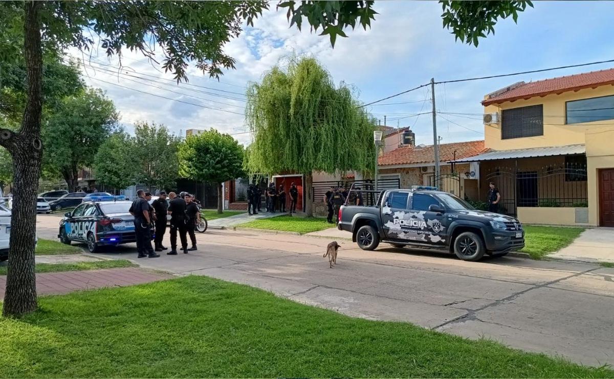 FOTO: El hombre estuvo encerrado en su domicilio por unas tres horas. 