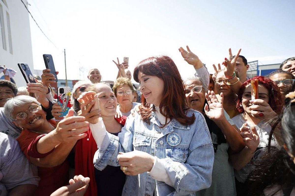 FOTO: Cristina Kirchner, en su paso por La Matanza. (Foto: archivo)