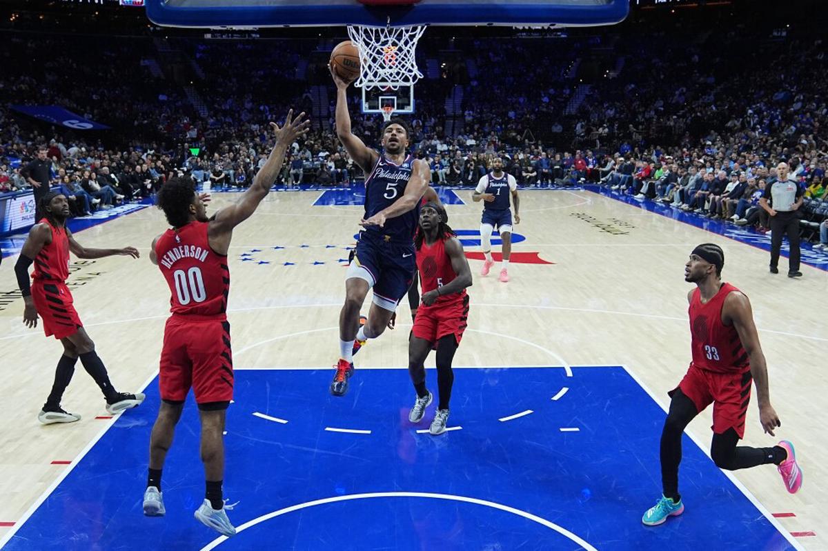 Sin Embiid ni Maxey, Grimes toma el mando y los 76ers frenan la remontada de Portland