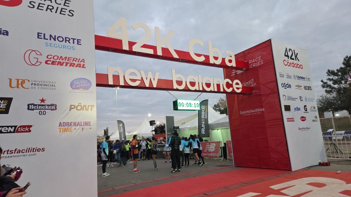 La maratón arrancó en el Polo Deportivo Kempes (Foto: Ema Manitta/Cadena 3)