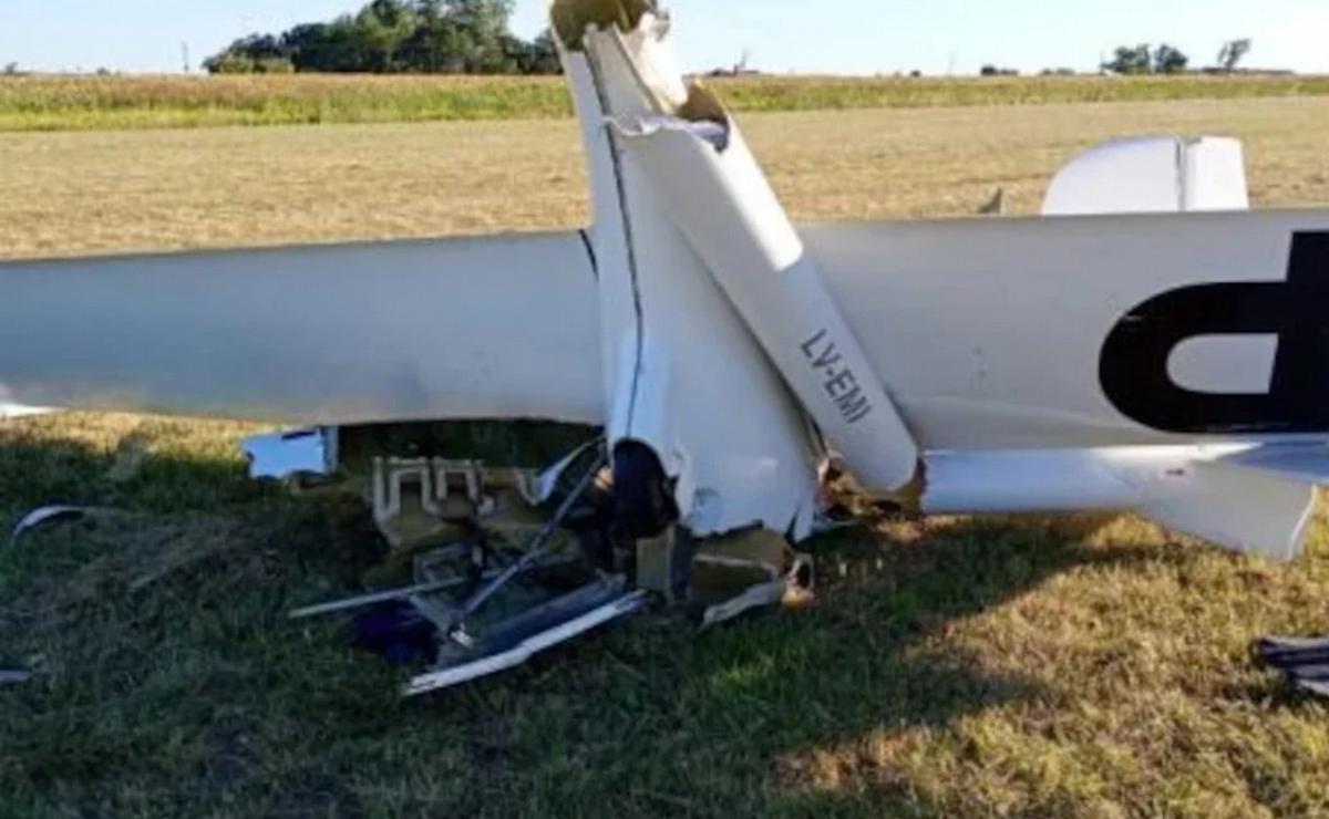 FOTO: Así quedó la avioneta luego de estrellarse.