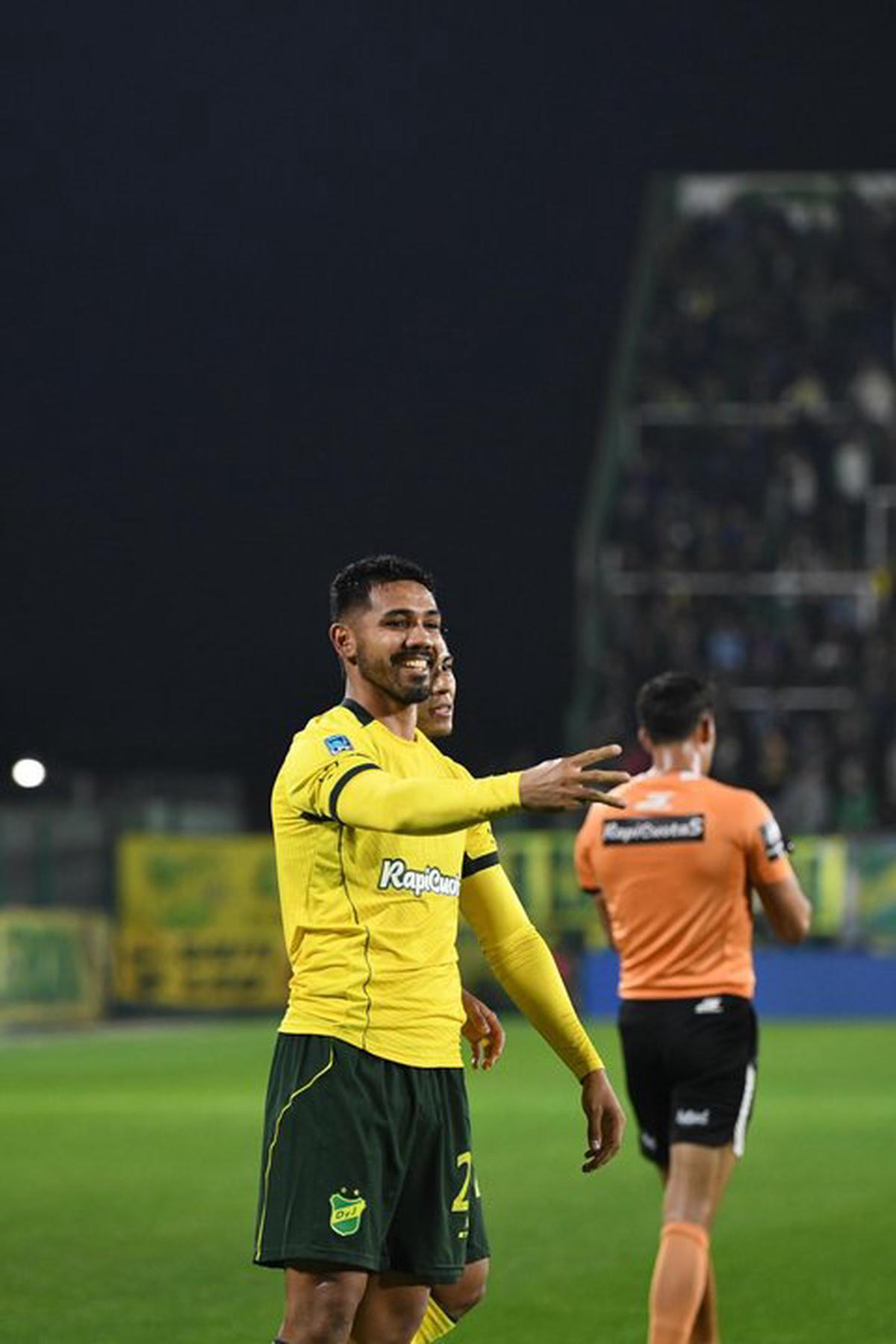 David Martínez festeja el único gol de la noche.
