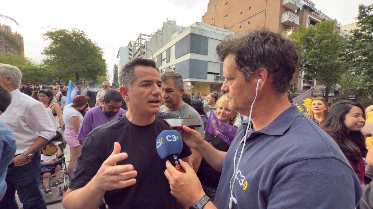 La presencia de Javier Milei revolucionó las calles de Nueva Córdoba.