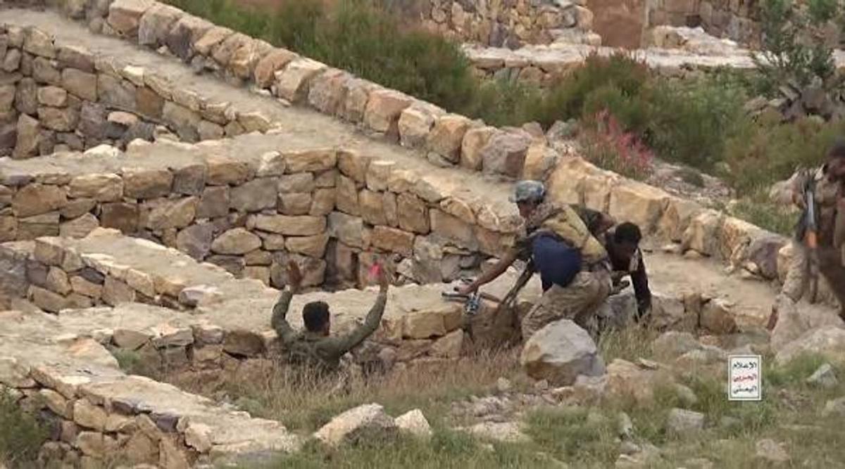 Ataque con misiles deja al menos 53 muertos y más de 200 heridos en campamento militar en Yemen.