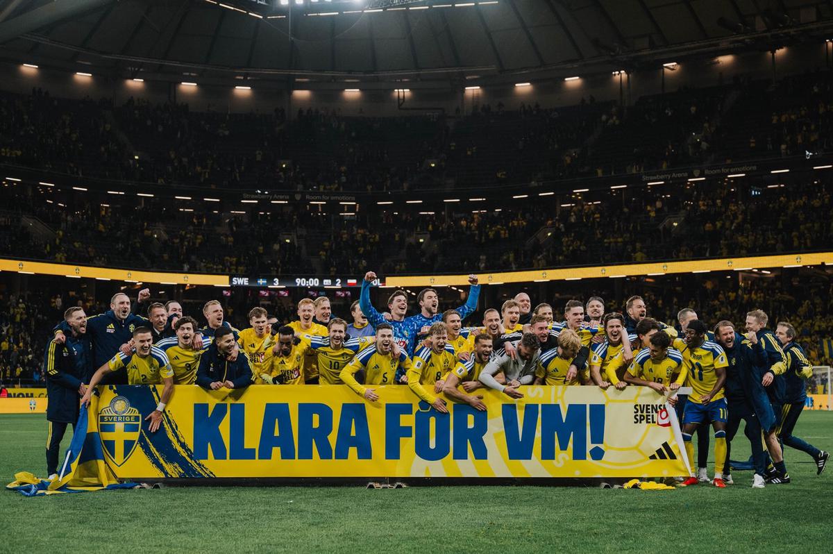 Los jugadores suecos festejan la clasificación.