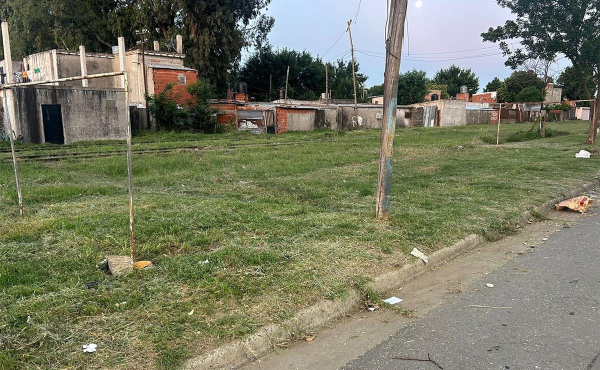 FOTO: Se robaron los arcos de un potrero en Rosario: duró un día desde que lo pusieron.