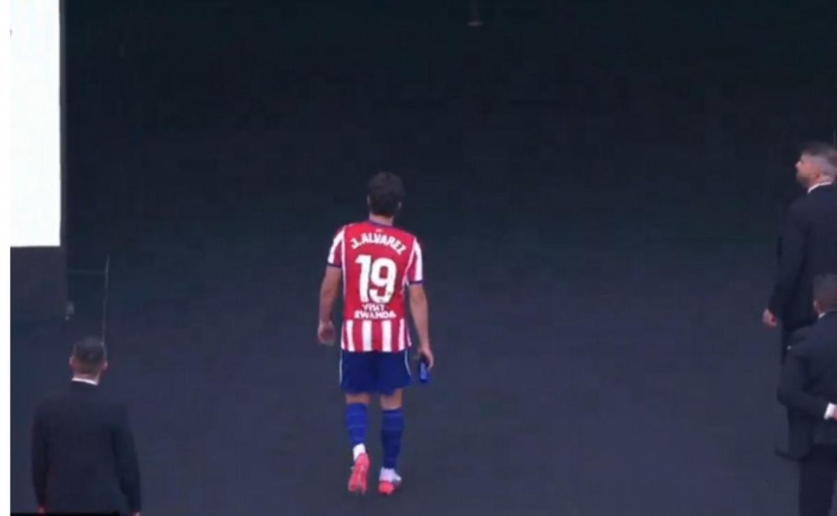 Julián se fue sin saludar a los hinchas. (Captura)