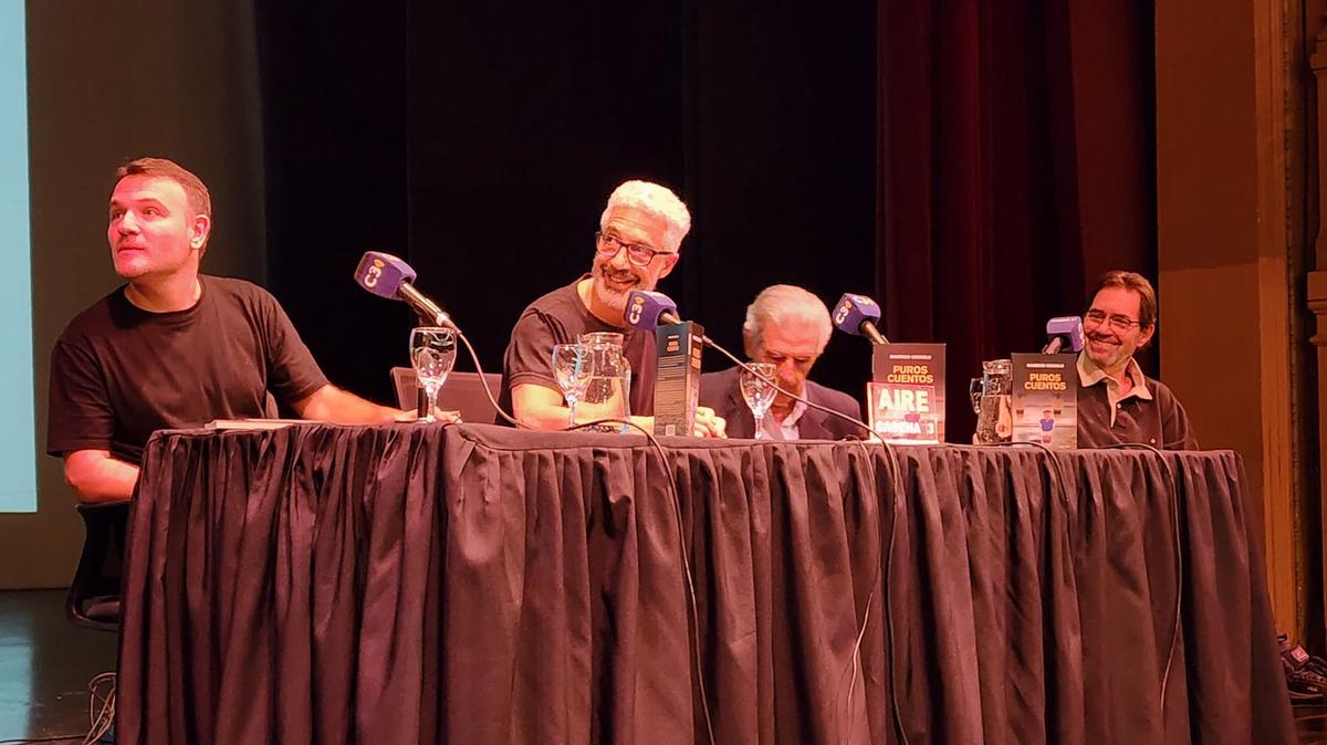 FOTO: Mauricio Coccolo presentó su libro "Puros Cuentos" en el Teatro Real