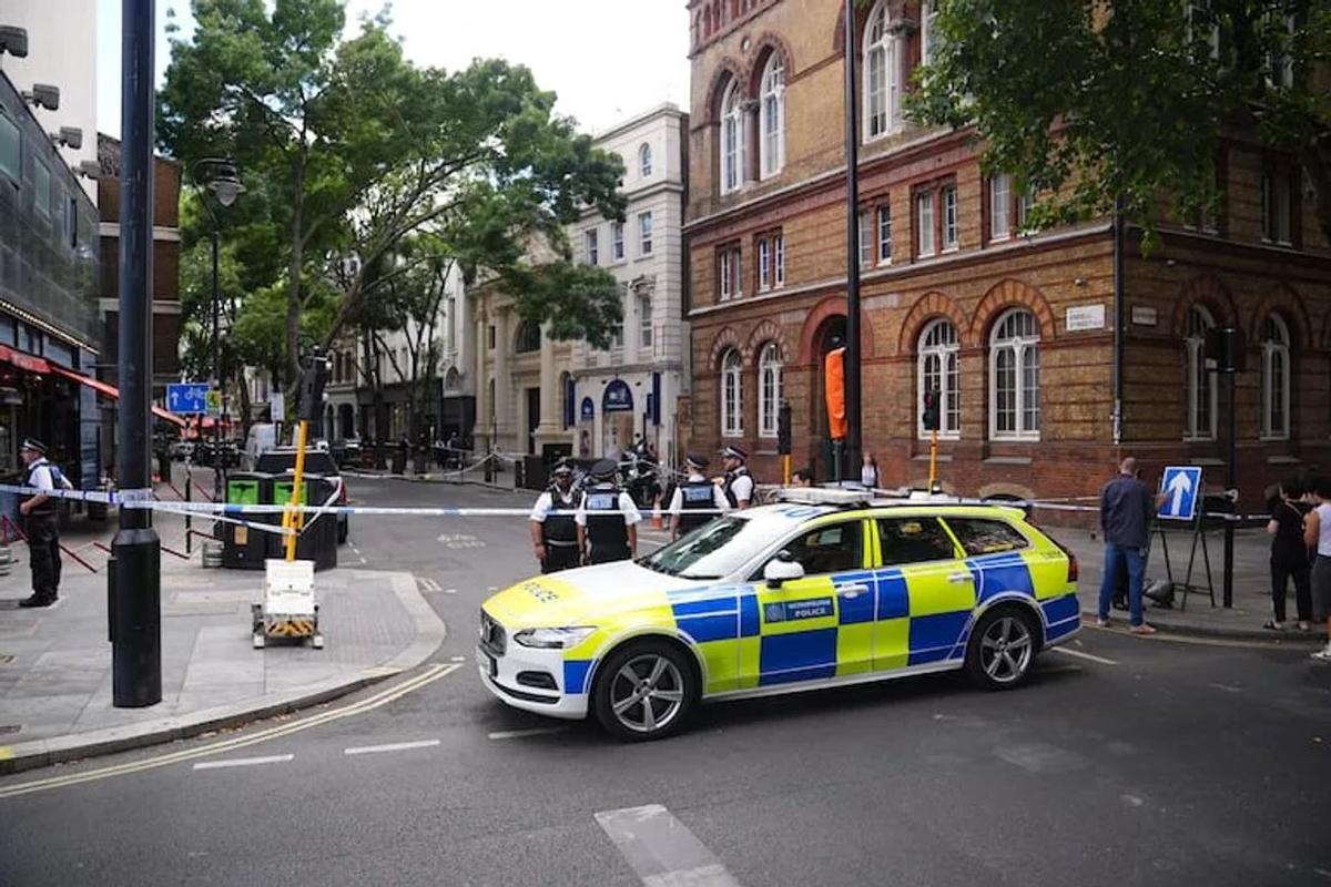 Cuatro heridos y siete detenidos en un apuñalamiento en Londres.