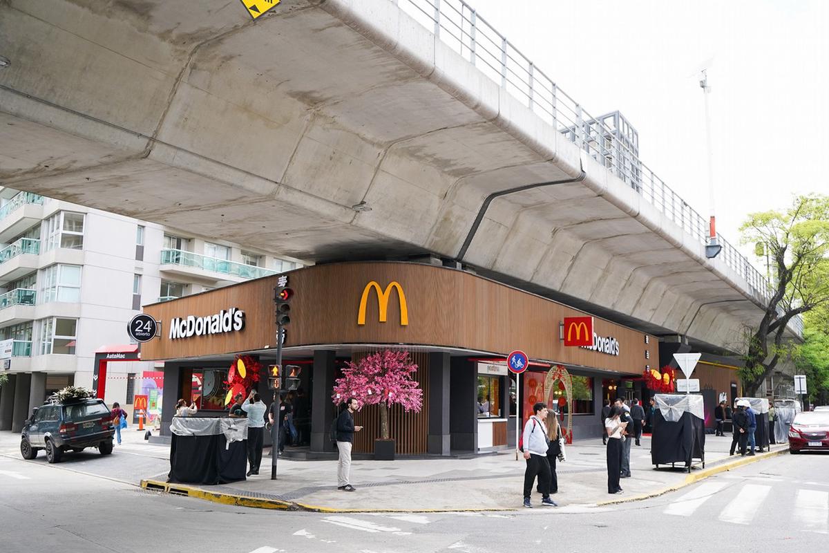 Nuevo local McDonald’s en el Barrio Chino