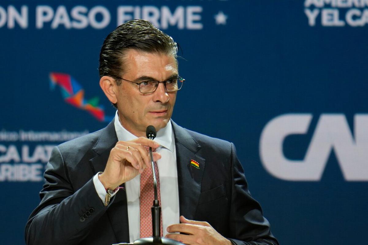 Cien días de gobierno de Paz: eliminación del subsidio a combustibles y reto de atraer inversiones