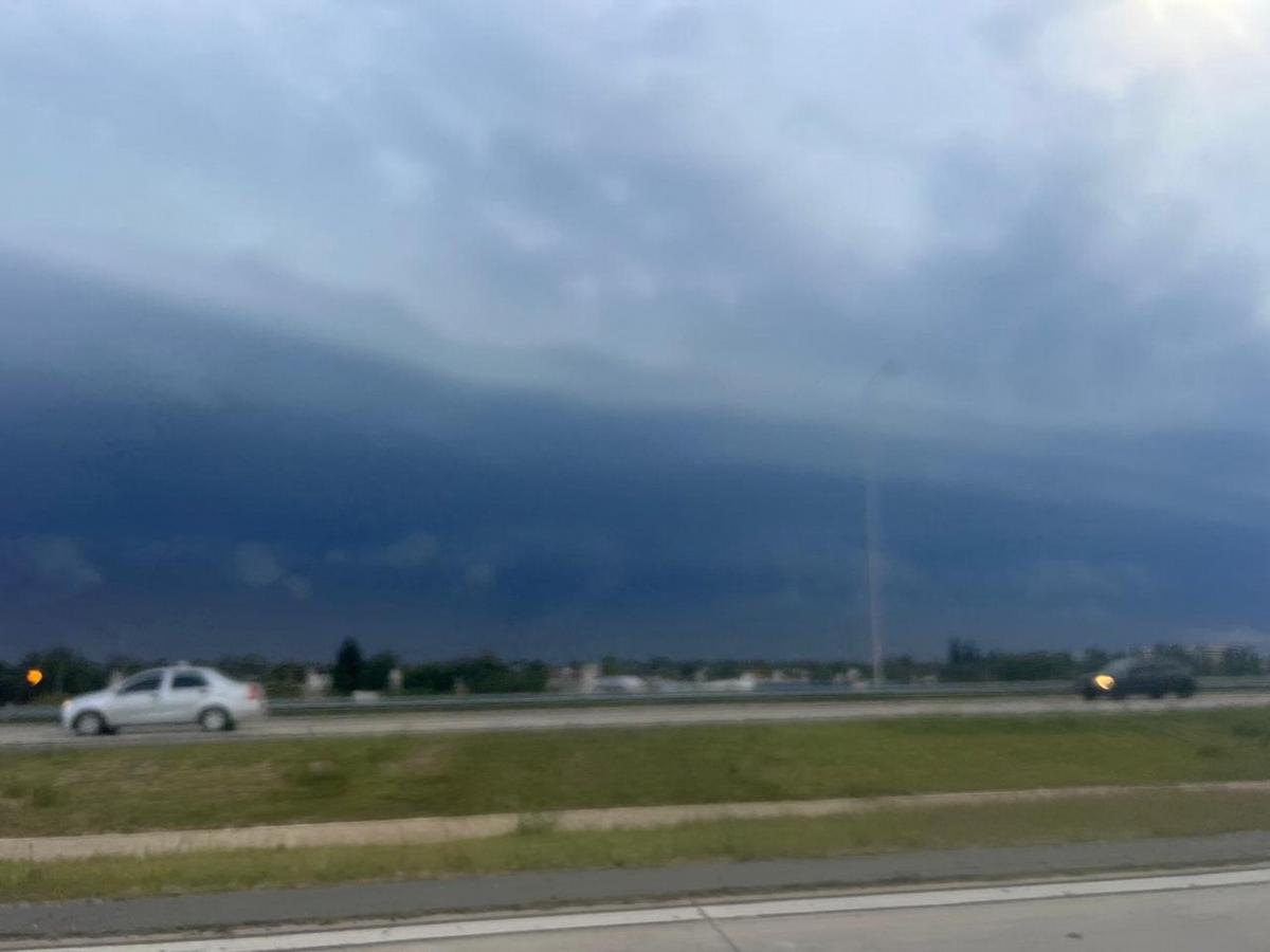 FOTO: Tormenta en Córdoba con fortísimas ráfagas de viento: hubo destrozos en el sur 