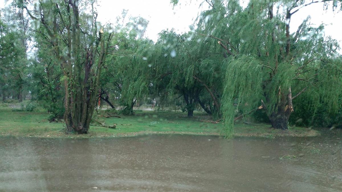 FOTO: Una cola de tornado azotó a Ordóñez, en el sur de Córdoba. (Foto: Voces de la Isla)