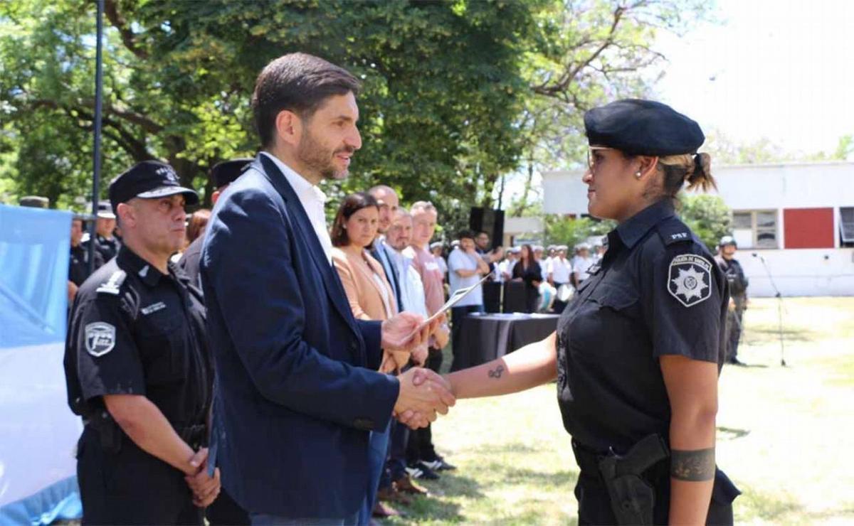 FOTO: El gobernador en Rosario en el acto de entrega de distinciones a personal policial. 