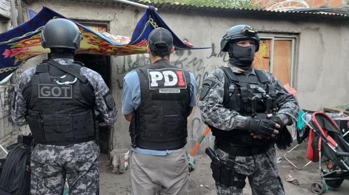 Allanamientos en Rosario y VGG.