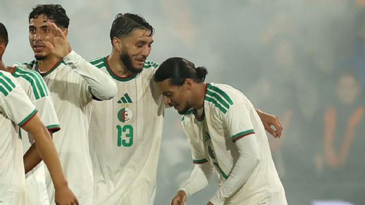 Anis Hadj Moussa festeja su gol.